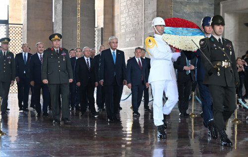 قاسىم-جومارت توقاەۆ مۇستافا كەمال اتاتۇرىك كەسەنەسىنە زيارات ەتتى