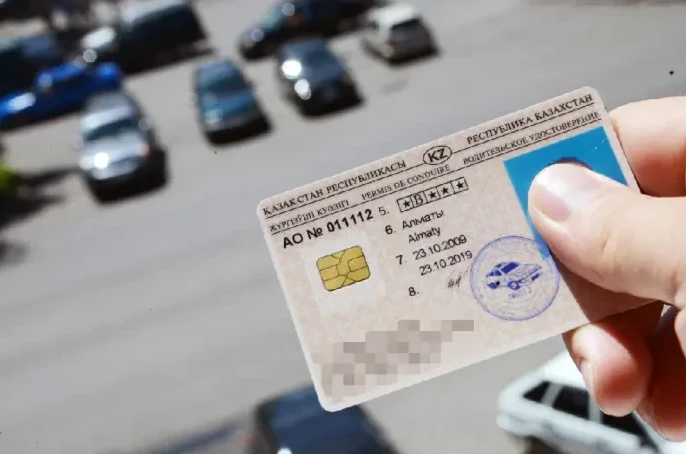 شىمكەنتتە 500 ادام جۇرگىزۋشى كۋالىگىن زاڭسىز العان