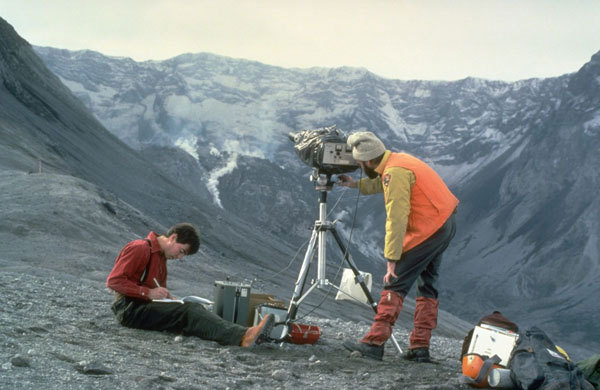 جاستار اراسىندا گەولوگيا ماماندىعىنا قىزىعۋشىلىق ارتقان