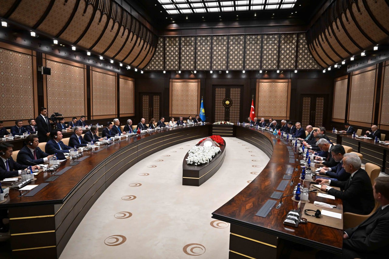 قاسىم-جومارت توقاەۆ پەن رەجەپ تايپ ەردوعان قازاقستان-تۇركيا جوعارى دەڭگەيدەگى ستراتەگيالىق ىنتىماقتاستىق كەڭەسىنىڭ وتىرىسىن وتكىزدى 