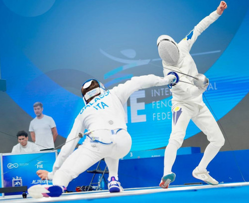 قازاقستان سەمسەرشىلەرى  الەم چەمپيوناتىنىڭ جارتىلاي فينالىنا شىقتى