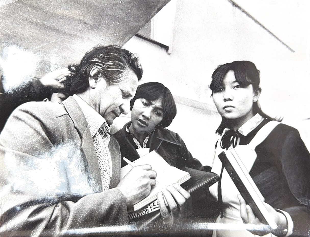 قادىر اقىن كىتاپتى قالاي وقىعان؟