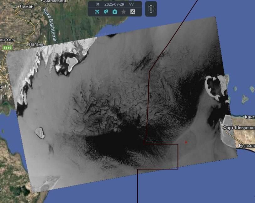 كاسپي تەڭىزىندە مۇناي داقتارى پايدا بولدى