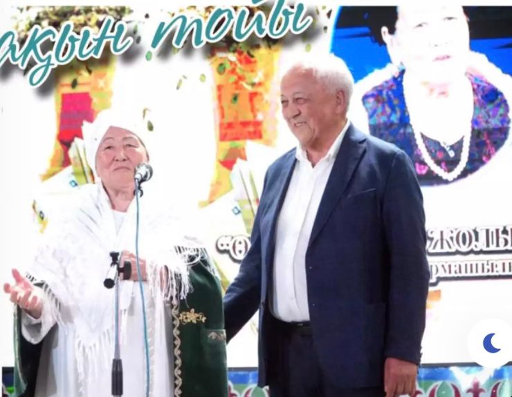 اقىنعا قۇرمەت كورسەتتى