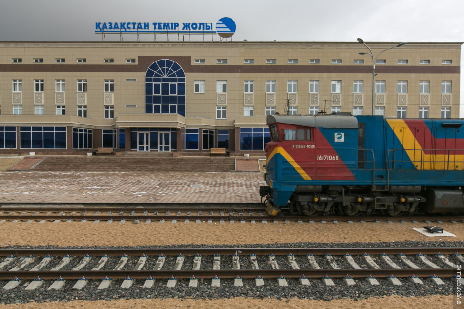 تەمىرجول ينفراقۇرىلىمى كەڭەيتىلىپ جاتىر