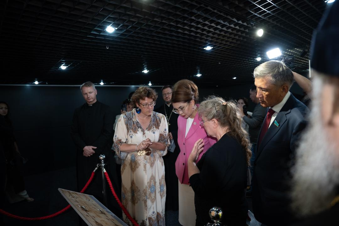 الەمنىڭ رۋحاني مۇراسى: بەيبىتشىلىك جانە كەلىسىم سارايىندا ەكى بىرەگەي كورمە اشىلدى