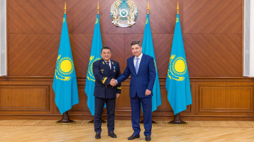 ولجاس بەكتەنوۆ كولىك سالاسى قىزمەتكەرلەرىن قۇتتىقتادى