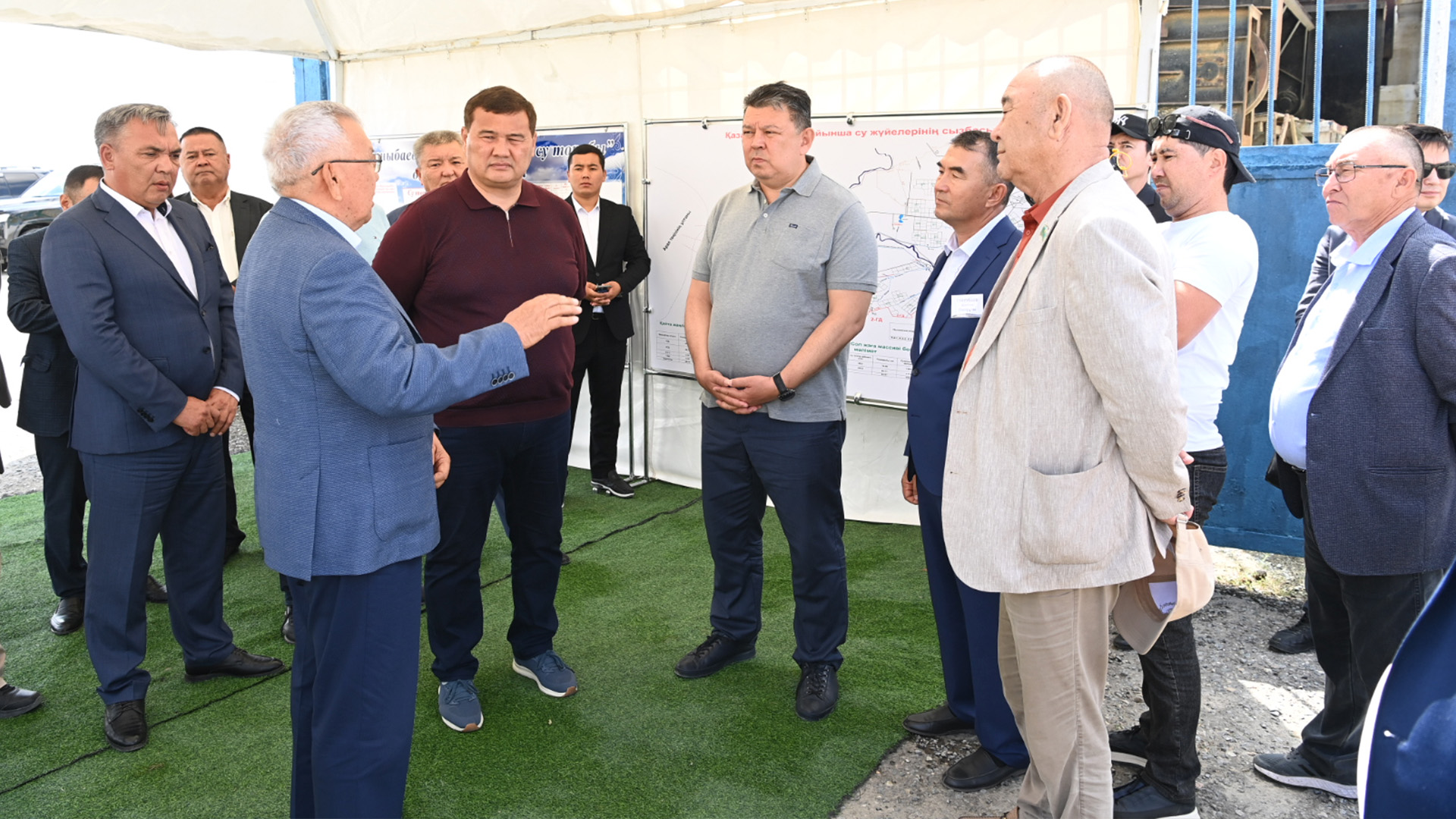 قانات بوزىمباەۆ قىزىلوردا وبلىسىنىڭ شارۋالارىمەن كەزدەستى