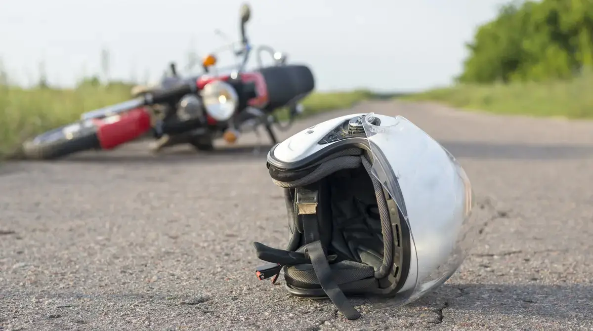 قاراعاندى ماڭىندا موتوتسيكل مەن پاترۋل كولىگى سوقتىعىسىپ, ءبىر ادام مەرت بولدى