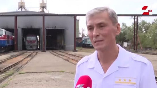 پاۆلودارلىق ماشينيست 35 جىلدىق تاجىريبەسىن جاستارعا ۇيرەتىپ ءجۇر