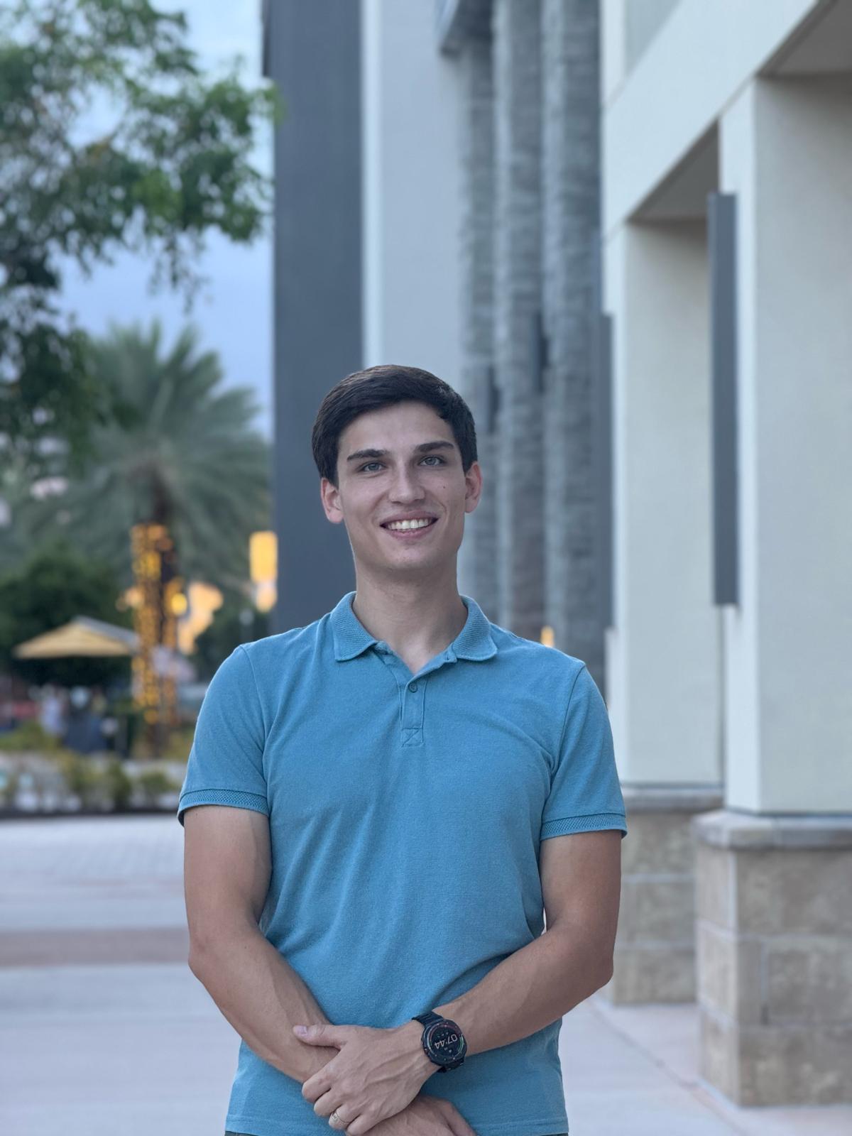 تسيفرلى اۆتوسەرۆيس: جاس كاسىپكەر ەرەجەنى قايتا جازدى