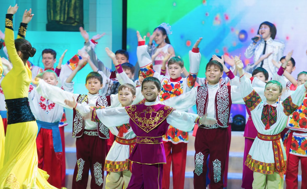 «قازاق حالقىنا ارقاشان قارىزدارمىز»