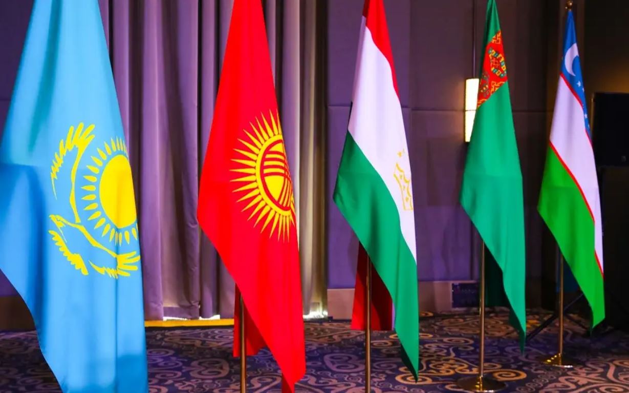 ورتالىق ازياداعى كونسۋلتاتيۆتىك كەزدەسۋلەر: رامىزدىك ديپلوماتيادان ناقتى ىقپالداستىققا دەيىن