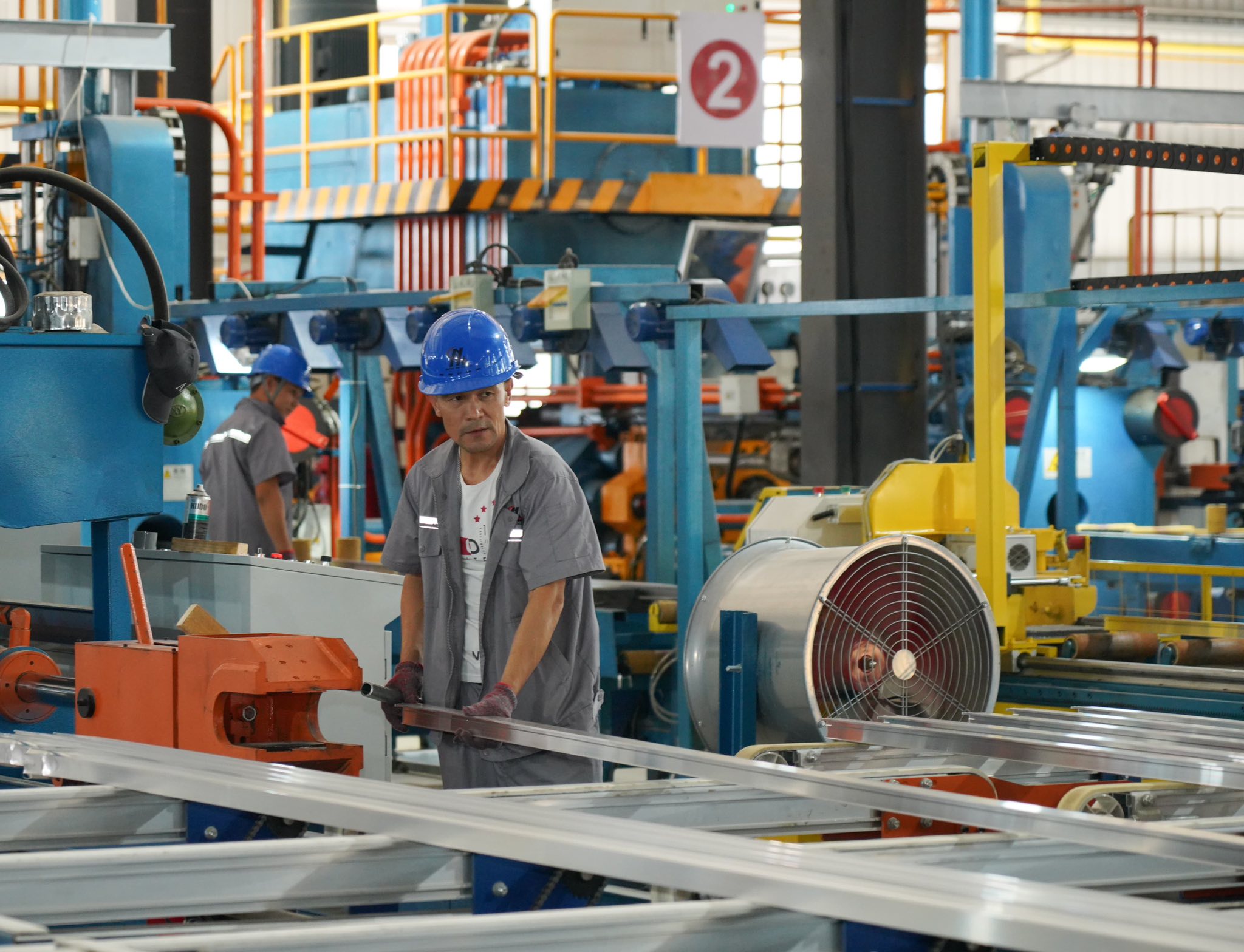 تۇركىستان وبىلىسىندا اليۋميني بۇيىمدارىن شىعاراتىن زاۋىت اشىلدى