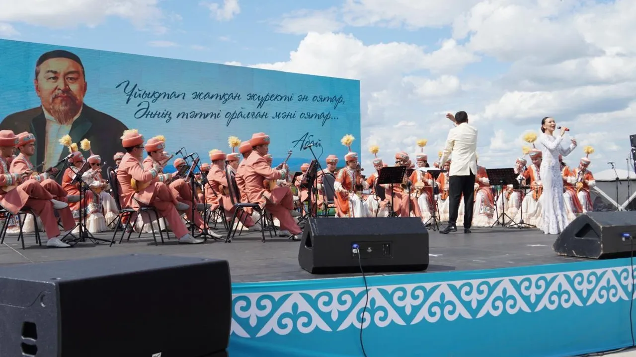 كوكشەتاۋدا ابايدىڭ 180 جىلدىعى كەڭ اۋقىمدا اتالىپ ءوتتى