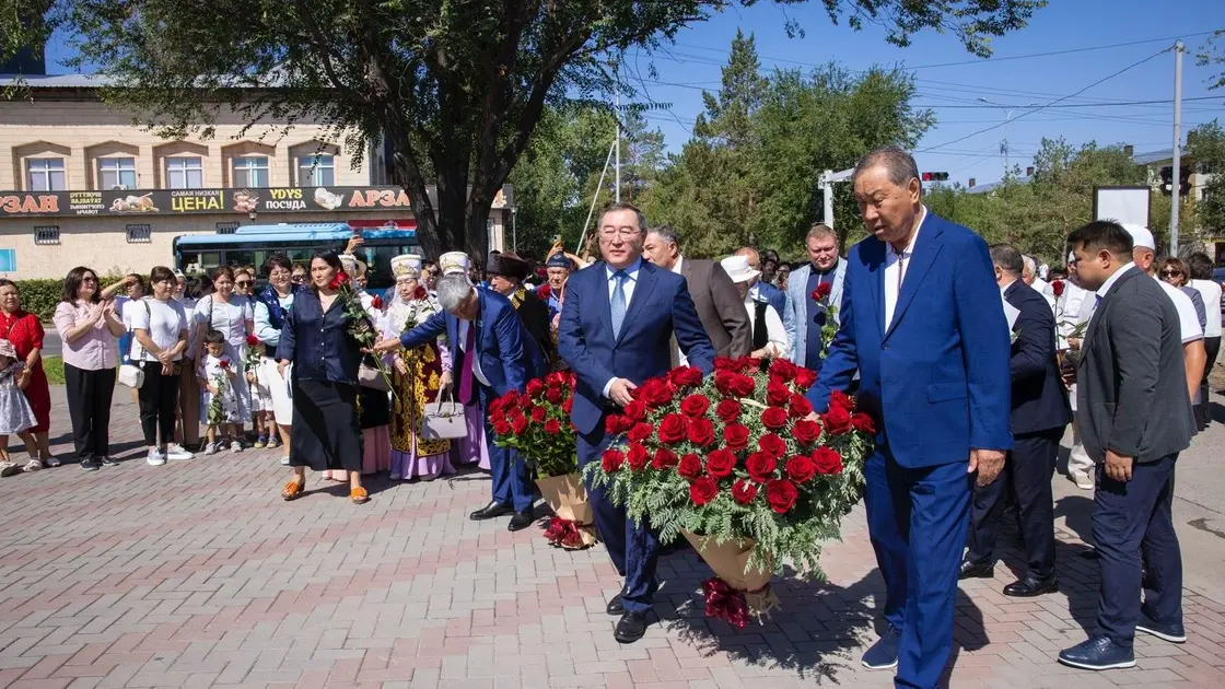 الماتى وبلىسىندا ابايدىڭ 180 جىلدىق مەرەيتويى اتالىپ ءوتتى