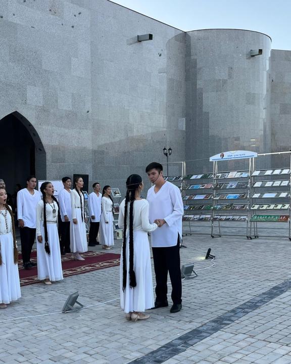 «اباي الەمى»: اقىن شىعارمالارىنا ارنالعان كەش ءوتتى