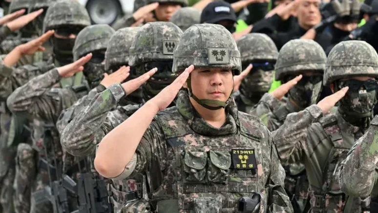 كورەيا اسكەر جيناي الماي الەك