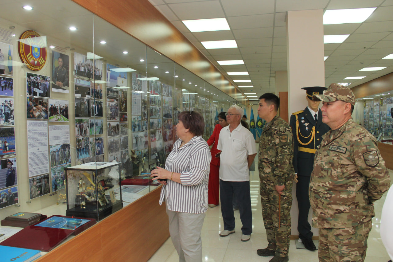 باتىردىڭ اناسى: «ۇلاندىقتاردى كەزىكتىرسەم,  ۇلىمدى كورگەندەي بولامىن...»