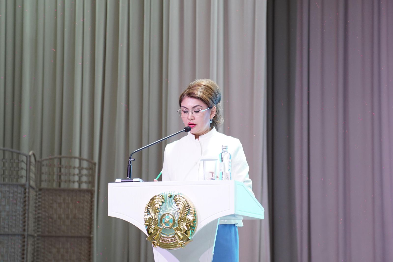 ايدا بالاەۆا جامبىل وبلىسىنىڭ تۇرعىندارىمەن كەزدەستى