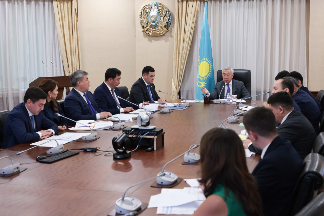 ۇكىمەتتە ەگىن جيناۋ ناۋقانى قارساڭىندا جەدەل شتاب وتىرىسى ءوتتى