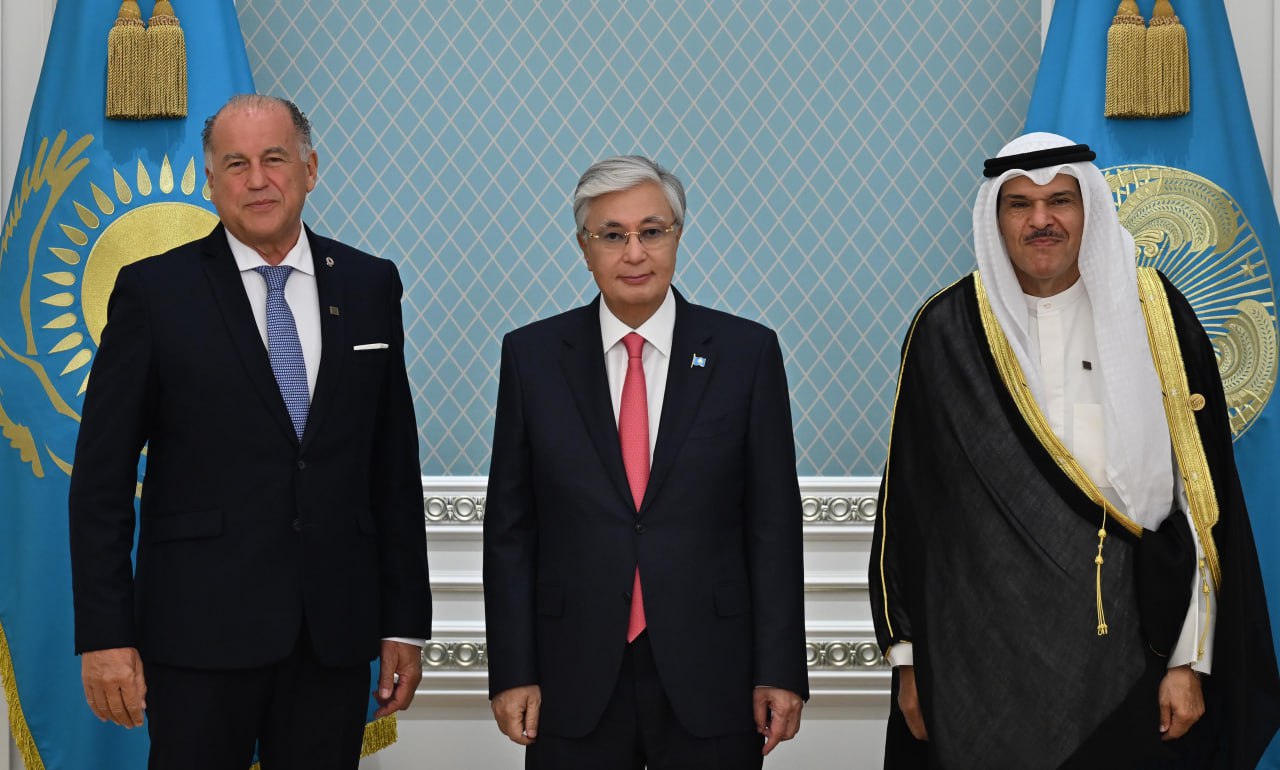 مەملەكەت باسشىسى حالىقارالىق نىسانا كوزدەۋ فەدەراتسياسى  جانە نىسانا كوزدەۋدەن ازيا كونفەدەراتسياسىنىڭ جەتەكشىلەرىن قابىلدادى