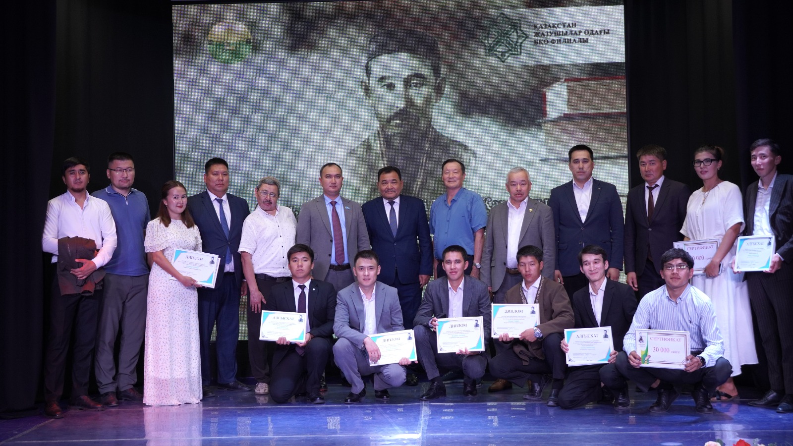 جاستار عۇماردى جىرلادى