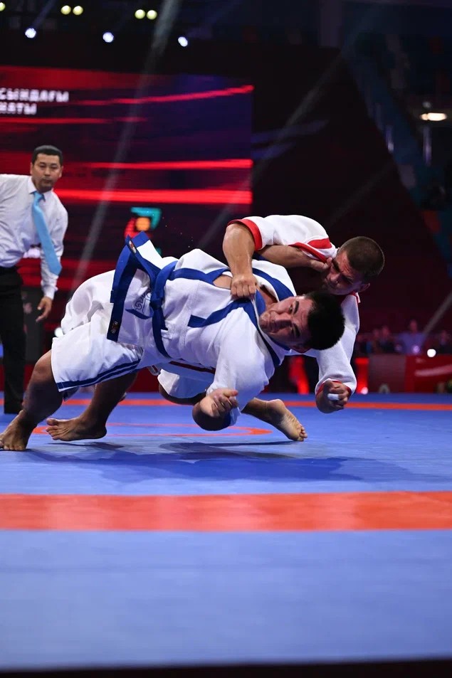 الەم چەمپيوناتى: 4 التىن, 3 كۇمىس, 1 قولا