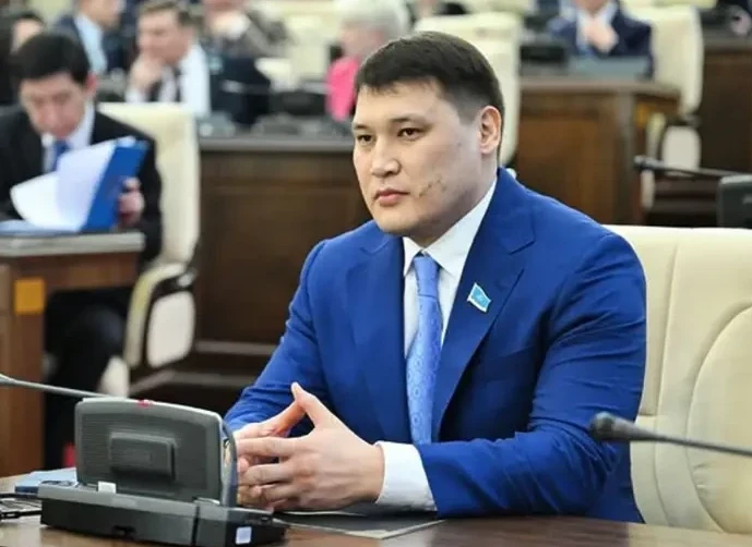 ەرنار جيەمباي رۋسلان بەردەنوۆتەن كەشىرىم سۇرادى