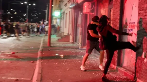 سەربيادا جاپپاي تولقۋلار ءورشىپ تۇر