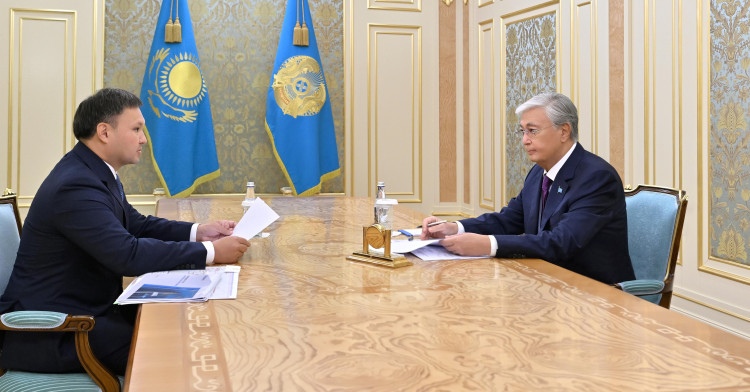 مەملەكەت باسشىسى «قازمۇنايگاز» ۇك» اق باسقارما توراعاسى اسحات حاسەنوۆتى قابىلدادى