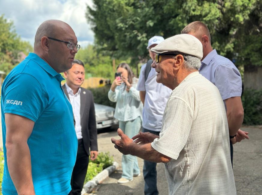 اۋىل حالقى وزەكتى ماسەلەلەرىن دەپۋتاتقا جەتكىزدى