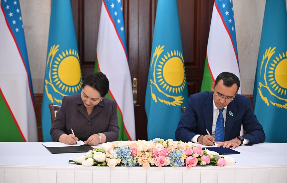 بەرىك سەنىمگە نەگىزدەلگەن باۋىرلاستىق