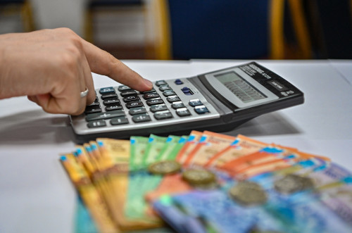 وقۋشىلاردى مەكتەپكە دايىنداۋ ءۇشىن اتا-انالارعا 20 ميلليارد تەڭگە اۋدارىلعان