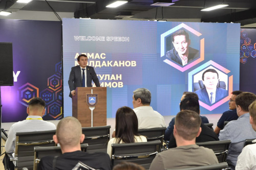 قازۇۋ-دا ورتالىق ازيانىڭ IT ماماندارى باس قوستى