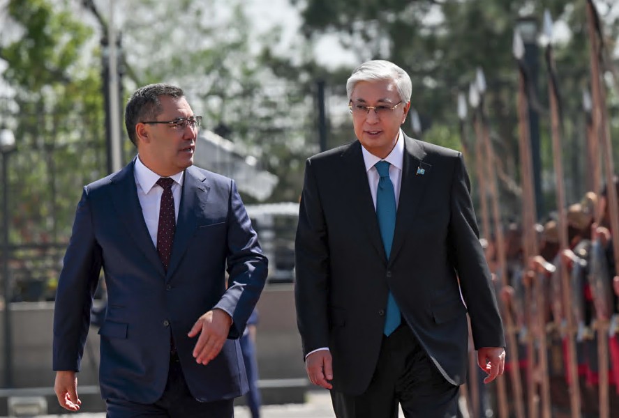 بەكەم باۋىرلاستىق رۋحىنداعى قازاق-قىرعىز قارىم-قاتىناسى