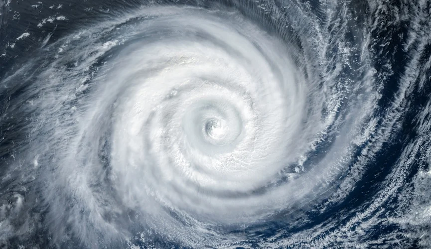 حايناندا ءىرى تايفۋن سوعىپ, 20 مىڭنان استام تۇرعىن ەۆاكۋاتسيالاندى