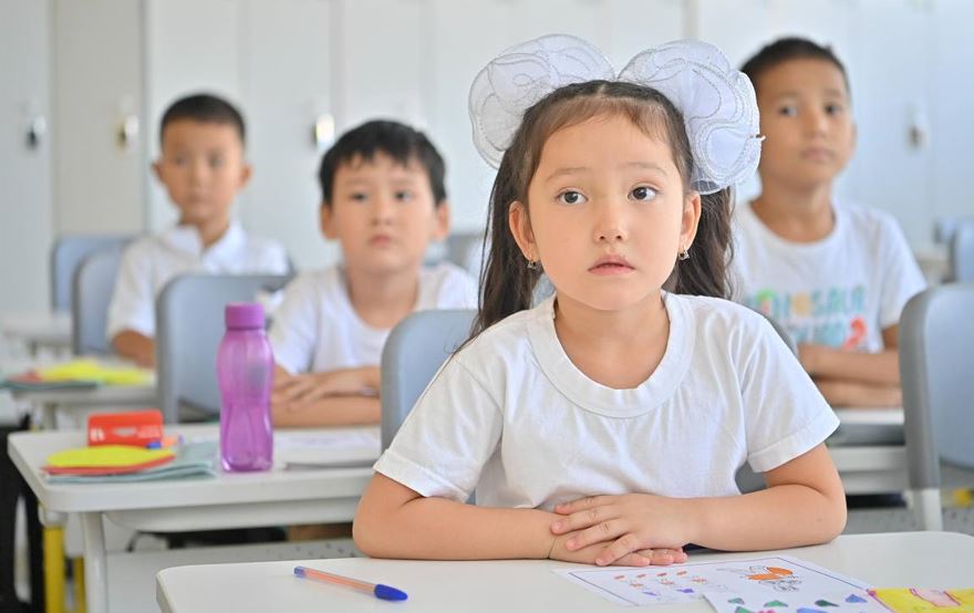 10 مىڭنان استام بالا 1-سىنىپقا بارادى