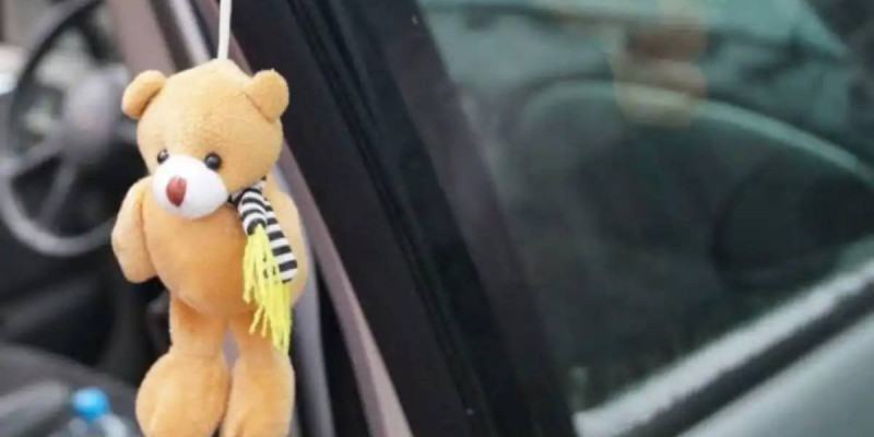 اتىراۋدا اۆتوبۋس ون جاسار بالانى قاعىپ كەتتى