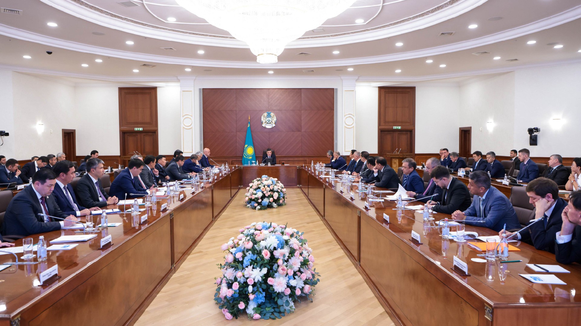 ۇكىمەتتە تاۋ-كەن مەتاللۋرگيا كەشەنىن دامىتۋ ماسەلەسى تالقىلاندى