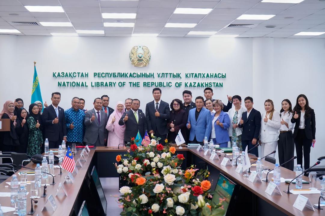 مەموراندۋمعا قول قويدى