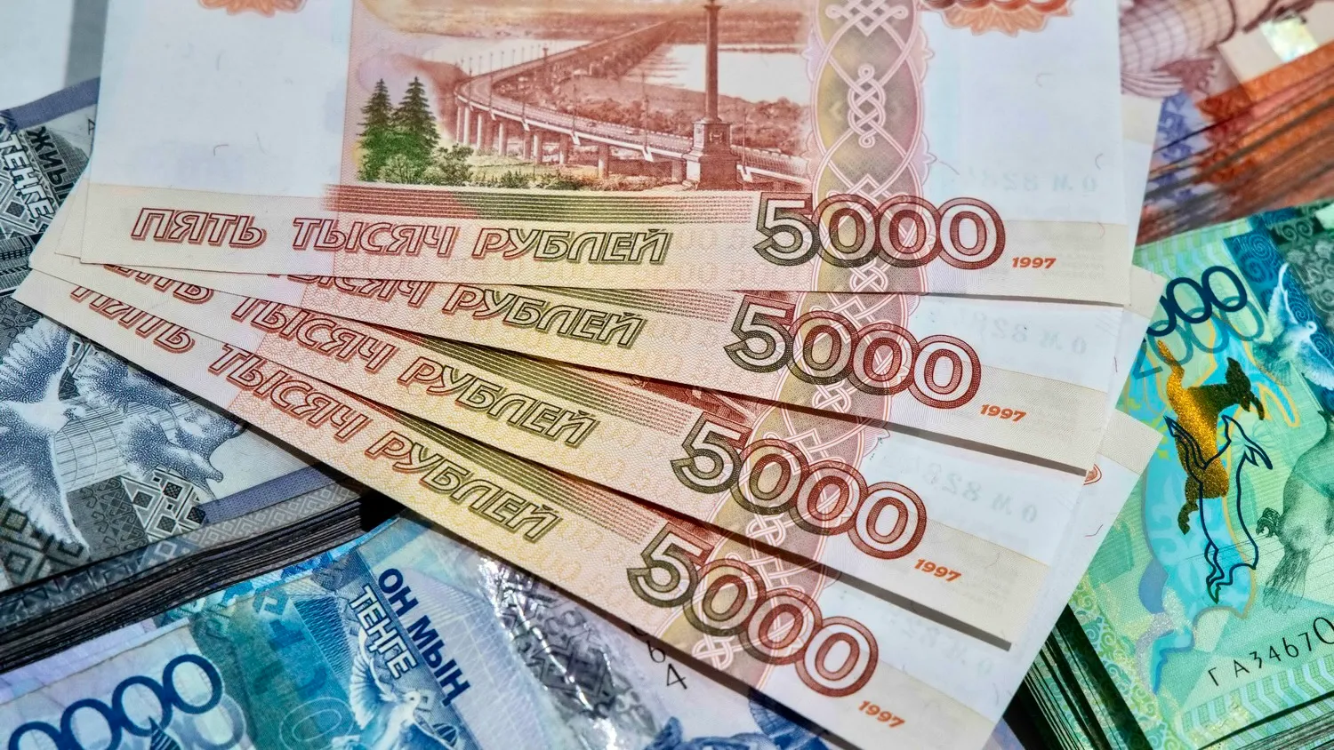 ايىرباستاۋ پۋنكتتەرىندە ءرۋبلدىڭ ارتىق جينالۋى انتيرەكورد ورناتتى