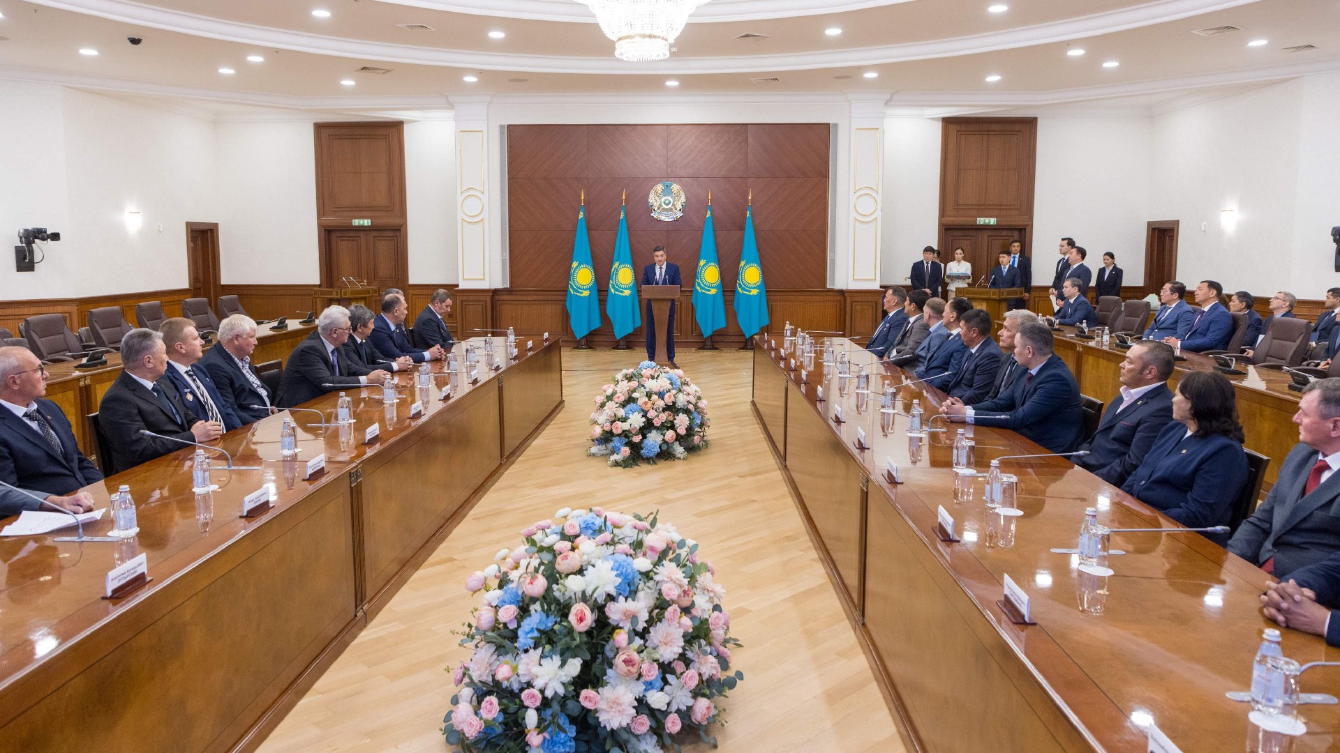 شاحتەرلەرگە مەملەكەتتىك ناگرادالار تابىس ەتىلدى