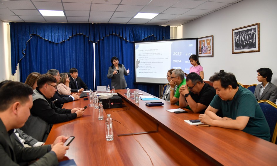 كونستيتۋتسيالىق سوت وكىلدەرى ترەنينگ وتكىزدى