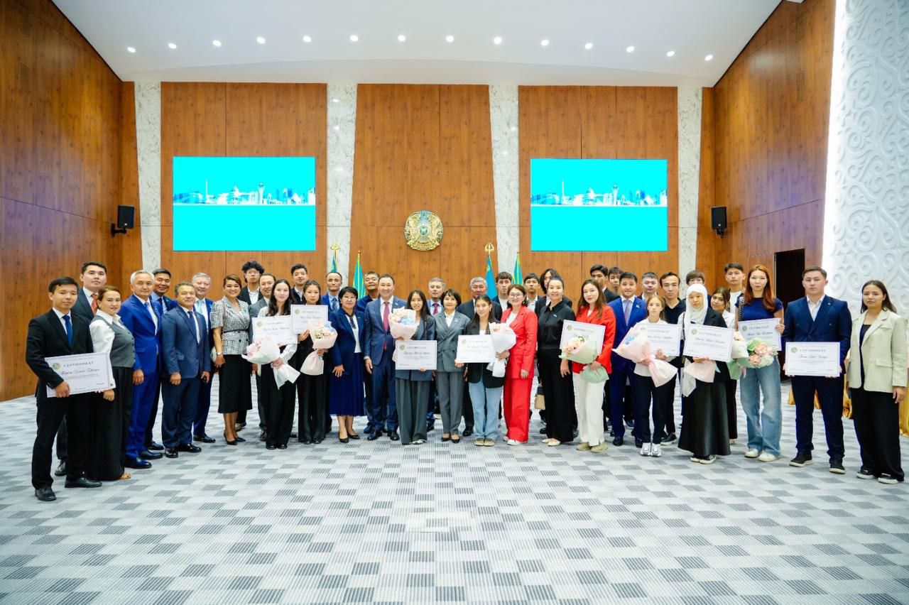 ەلوردالىق جاستارعا گرانت تابىستالدى