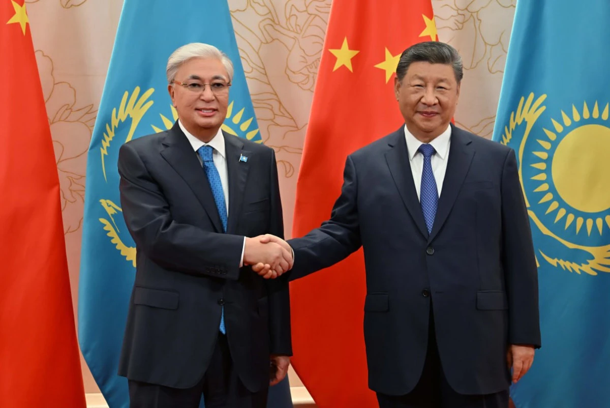 قىتاي باق-تارى سي تسزينپين مەن توقاەۆ كەزدەسۋىن قالاي باعالادى: سەنىم, سيمۆوليزم جانە جاڭا كەلىسىمدەر