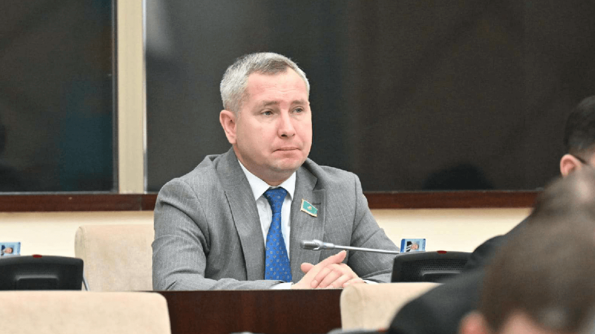 سەناتور گەننادي شيپوۆسكيح: الەۋمەتتىك جەلىدەگى الاياقتىققا زاڭ اياسىندا ناقتى شارا قاجەت