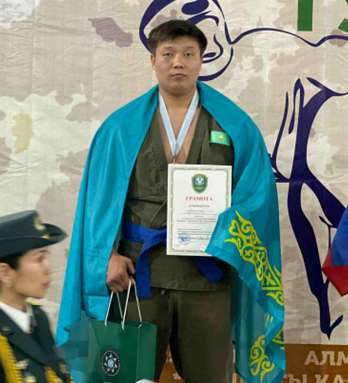 سپورتتى سەرىك ەتكەن لەيتەنانت