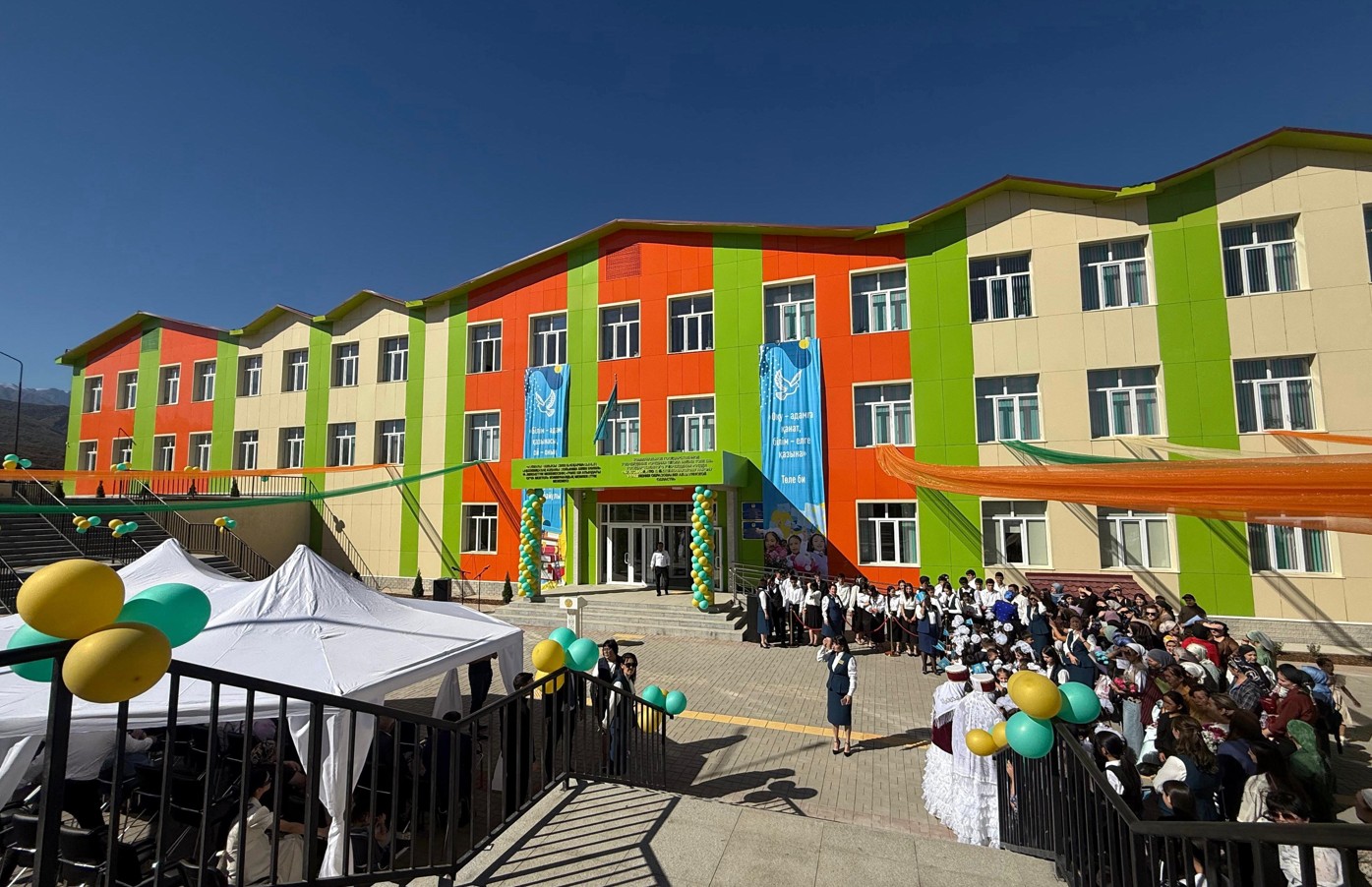 توعىز ءبىلىم وشاعى ەسىگىن اشتى