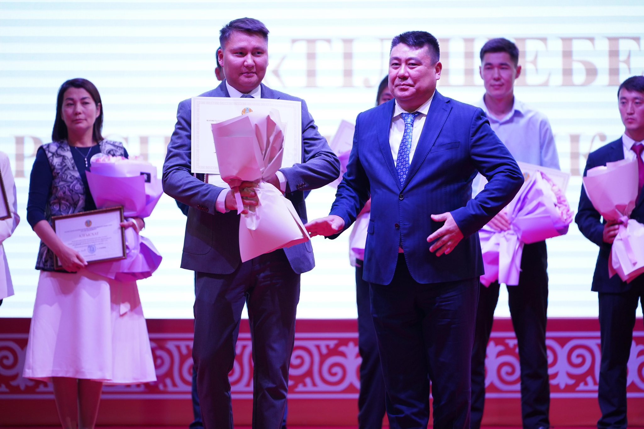 تۇركىستاندا مەملەكەتتىك قىزمەتشىلەر ءتىل بايقاۋىنا قاتىستى